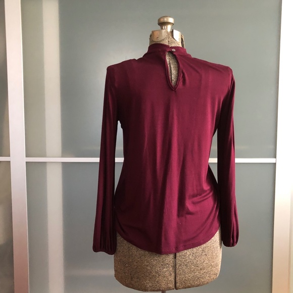 Amour Vert Long-Sleeved Blouse w/ Keyhole Neckline - Picture 4 of 16